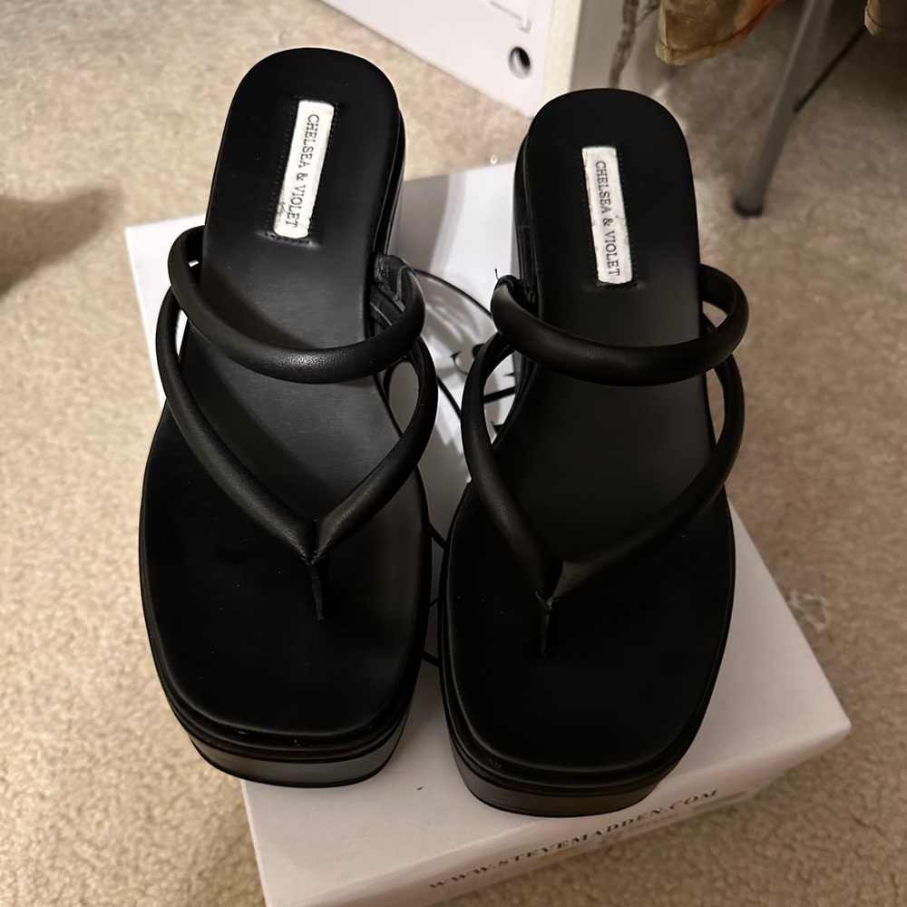 Black Chelsea & Violet platform sandal